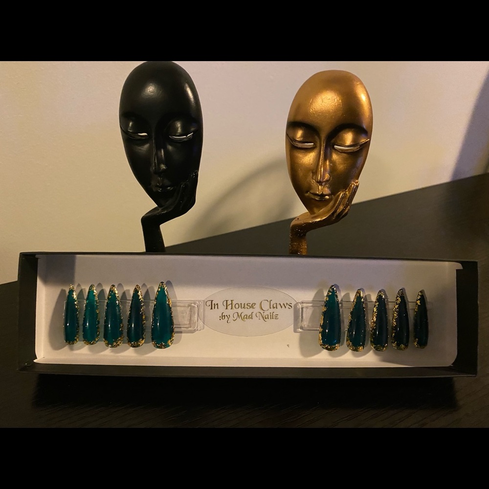 In house claws by Mad Nailz.